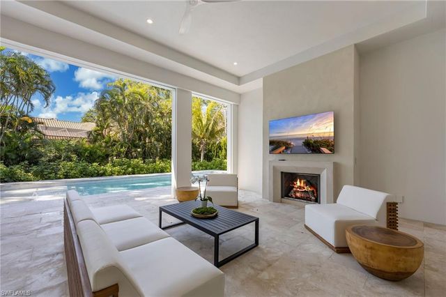 4851 Crayton RD, Naples, FL 34103