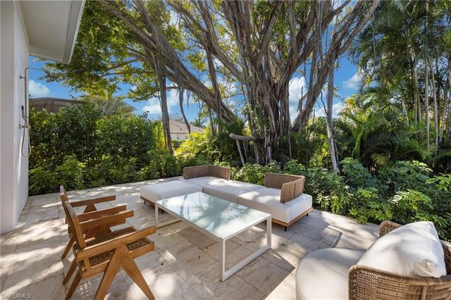 4851 Crayton RD, Naples, FL 34103