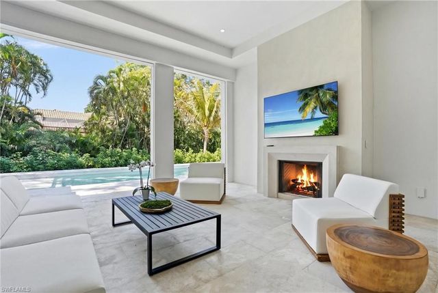 4851 Crayton RD, Naples, FL 34103