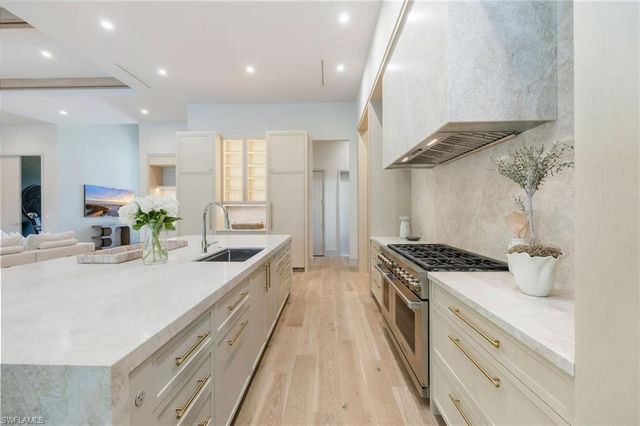 4851 Crayton RD, Naples, FL 34103