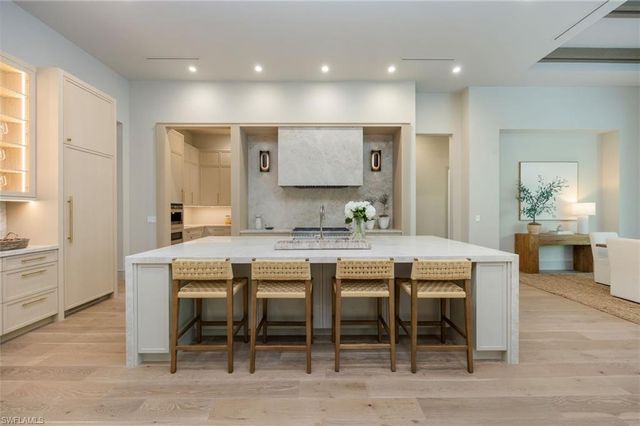 4851 Crayton RD, Naples, FL 34103