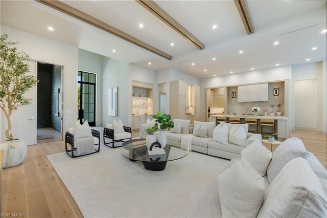 4851 Crayton RD, Naples, FL 34103