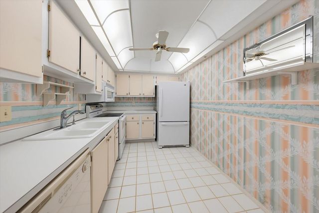 255 DOLPHIN POINT 307, Clearwater Beach, FL 33767