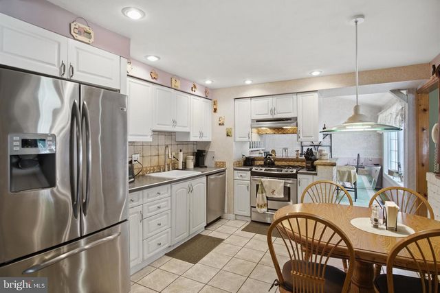 1 MAGDA LN, Hillsborough, NJ 08844