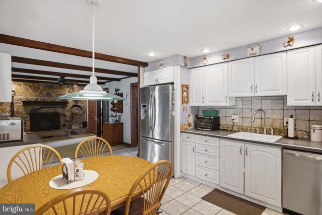 1 MAGDA LN, Hillsborough, NJ 08844