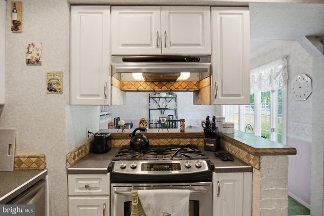 1 MAGDA LN, Hillsborough, NJ 08844