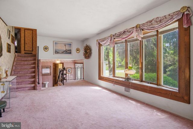 1 MAGDA LN, Hillsborough, NJ 08844