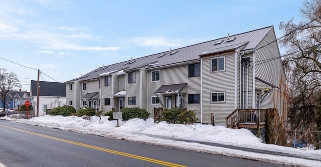 18-24 River St 12, Hudson, MA 01749