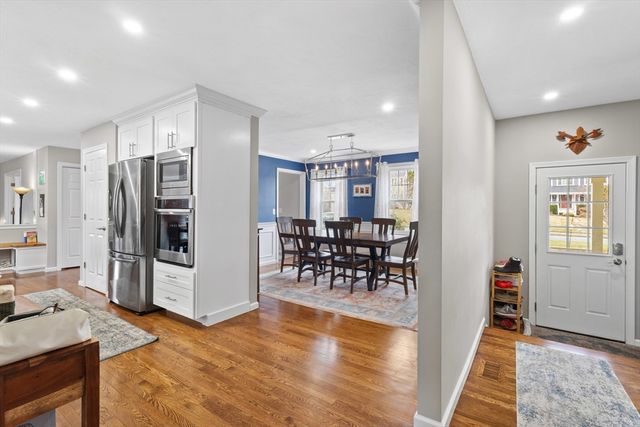 25 Farmington Dr, Shrewsbury, MA 01545