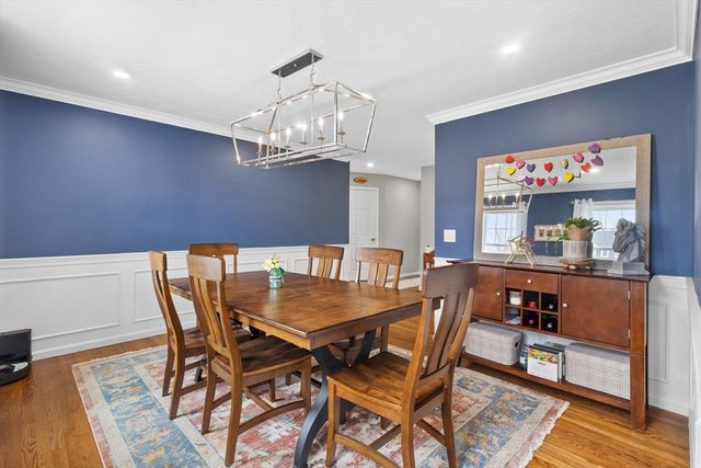 25 Farmington Dr, Shrewsbury, MA 01545