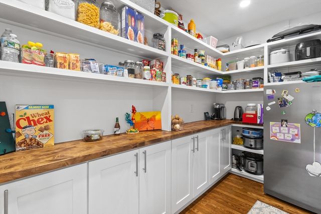 25 Farmington Dr, Shrewsbury, MA 01545
