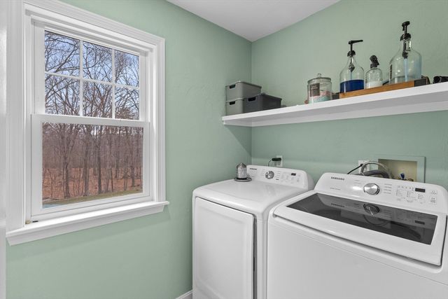 25 Farmington Dr, Shrewsbury, MA 01545