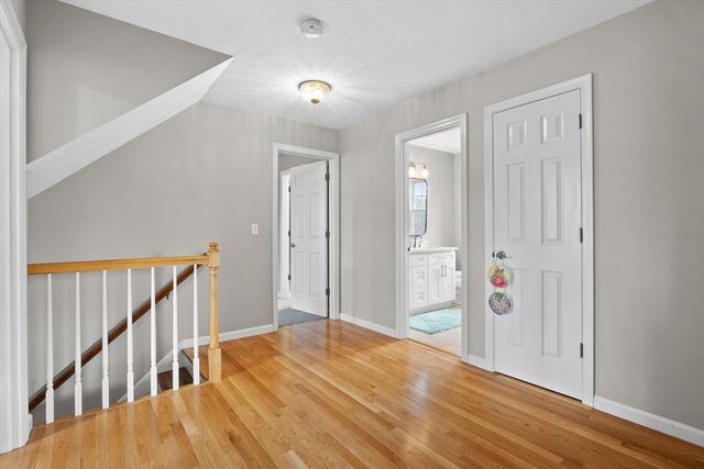 25 Farmington Dr, Shrewsbury, MA 01545