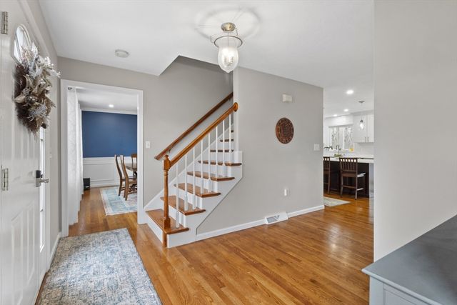 25 Farmington Dr, Shrewsbury, MA 01545