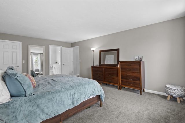 25 Farmington Dr, Shrewsbury, MA 01545