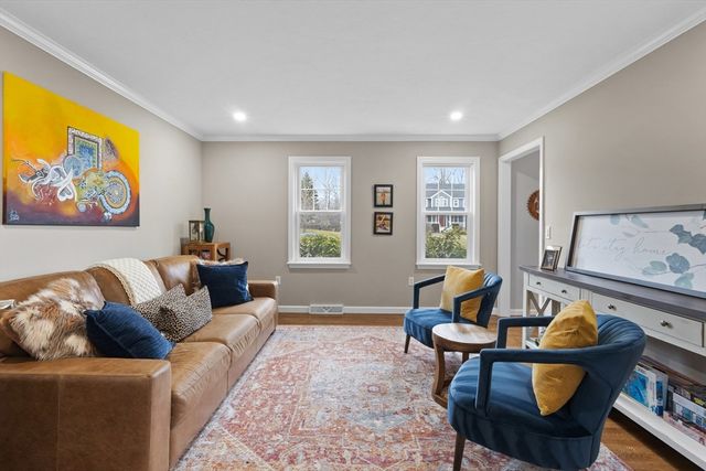 25 Farmington Dr, Shrewsbury, MA 01545