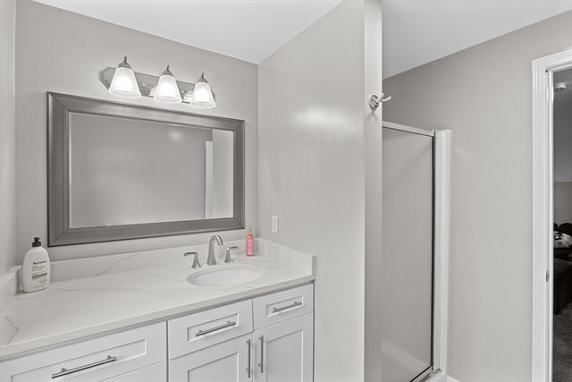 25 Farmington Dr, Shrewsbury, MA 01545