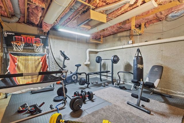 25 Farmington Dr, Shrewsbury, MA 01545