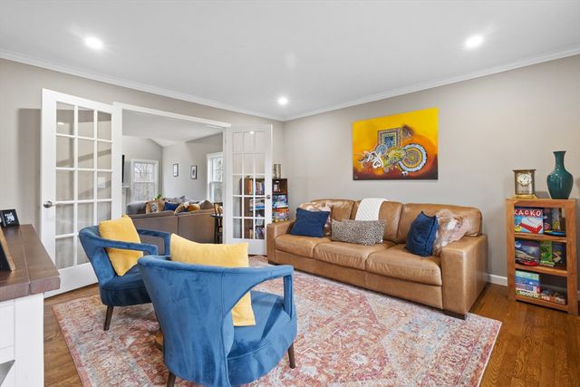 25 Farmington Dr, Shrewsbury, MA 01545