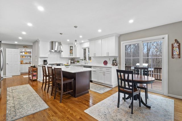 25 Farmington Dr, Shrewsbury, MA 01545
