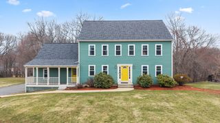 25 Farmington Dr, Shrewsbury, MA 01545