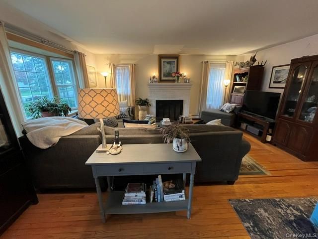 27 Rose Street, Islip, NY 11751