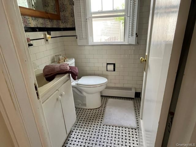 27 Rose Street, Islip, NY 11751