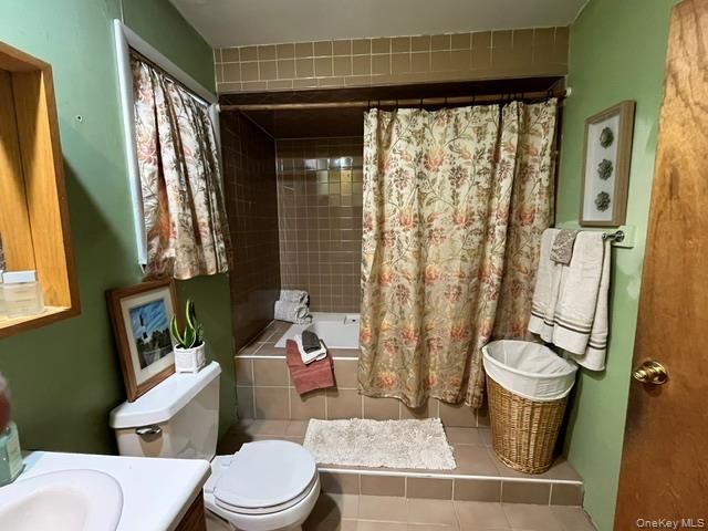 27 Rose Street, Islip, NY 11751