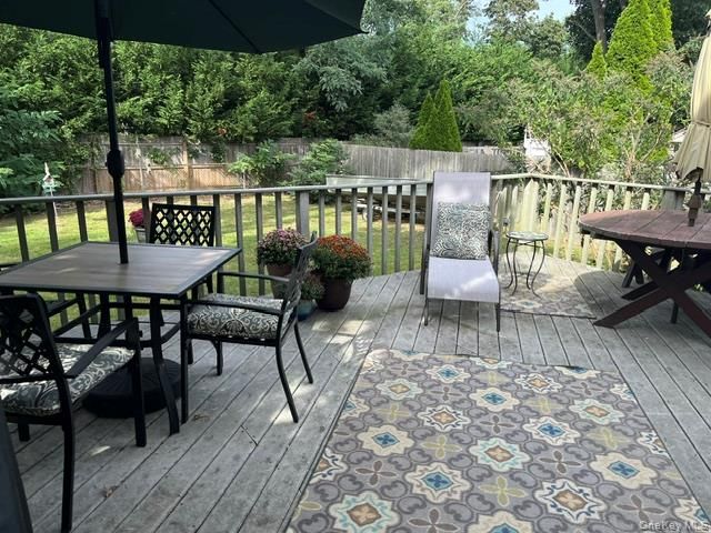 27 Rose Street, Islip, NY 11751