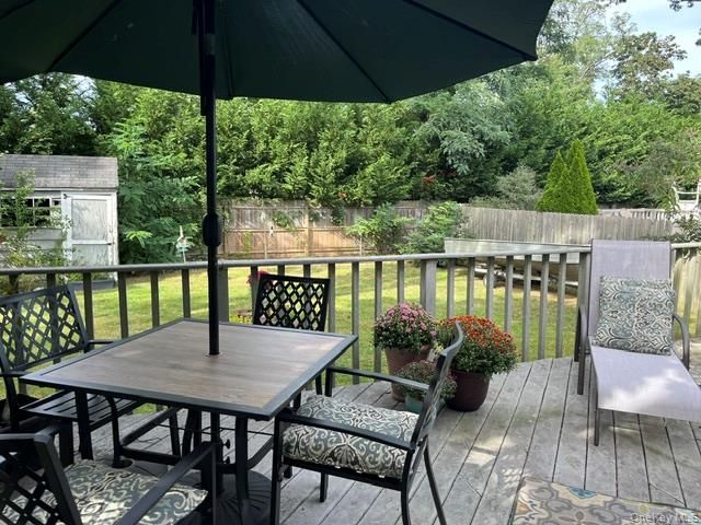 27 Rose Street, Islip, NY 11751