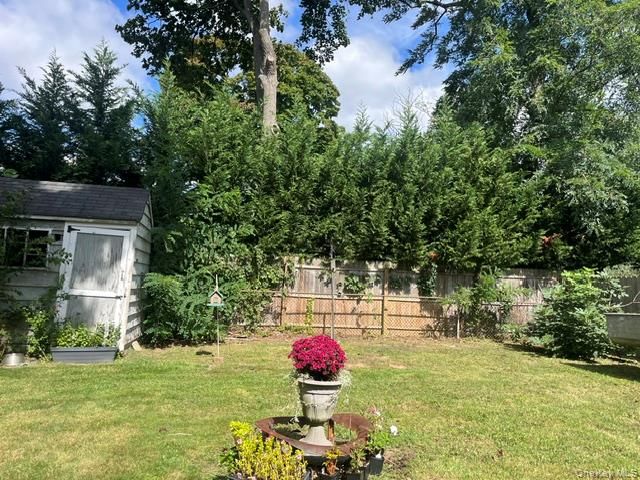 27 Rose Street, Islip, NY 11751