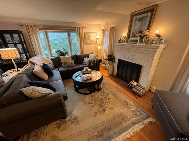 27 Rose Street, Islip, NY 11751