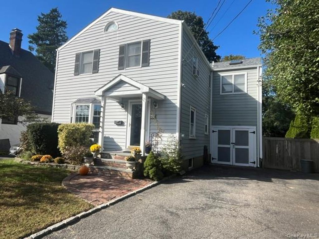 27 Rose Street, Islip, NY 11751 — photo 2