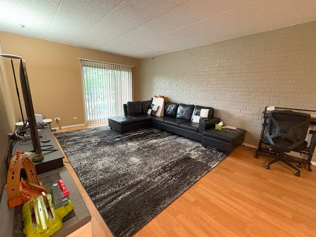 3854 S Parkway Drive S 2C, Northbrook, IL 60062