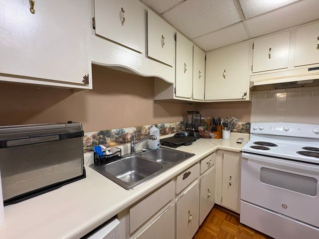 3854 S Parkway Drive S 2C, Northbrook, IL 60062