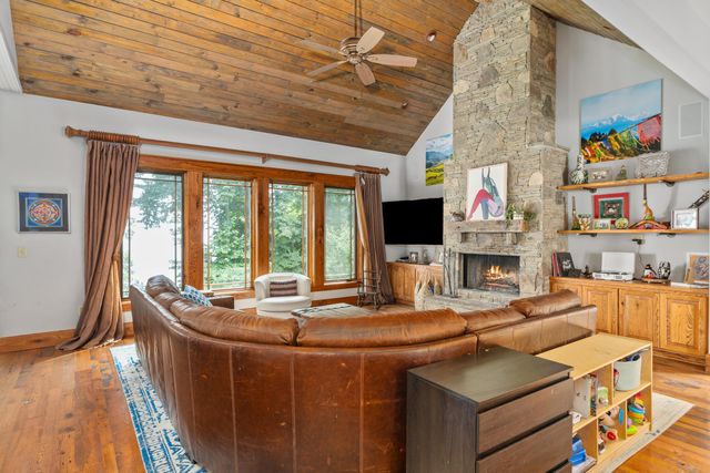 8828 Willett LN, Bent Mountain, VA 24059