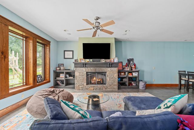 8828 Willett LN, Bent Mountain, VA 24059