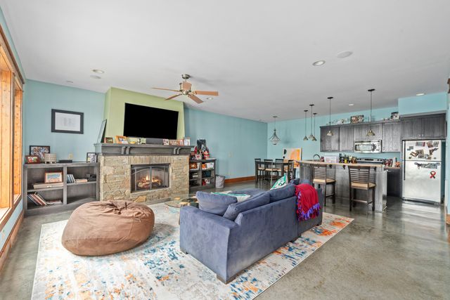 8828 Willett LN, Bent Mountain, VA 24059