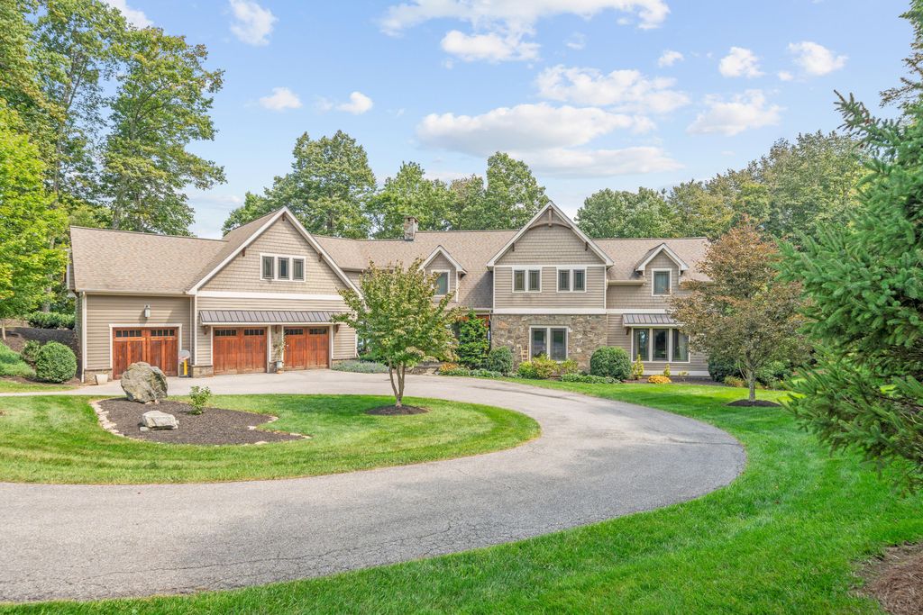 8828 Willett LN, Bent Mountain, VA 24059