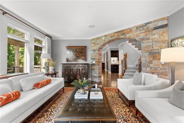 301 NW Rockhill Circle, Lee's Summit, MO 64081