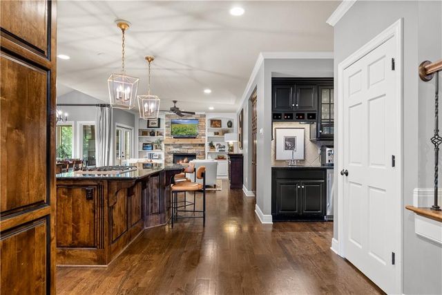 301 NW Rockhill Circle, Lee's Summit, MO 64081