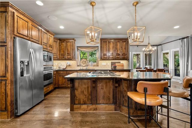 301 NW Rockhill Circle, Lee's Summit, MO 64081