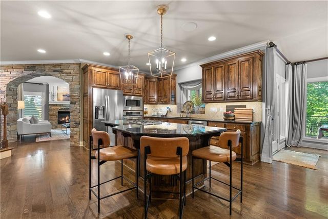 301 NW Rockhill Circle, Lee's Summit, MO 64081