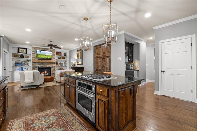 301 NW Rockhill Circle, Lee's Summit, MO 64081
