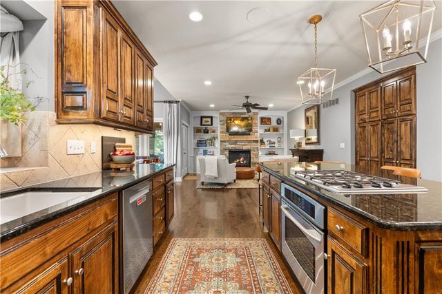301 NW Rockhill Circle, Lee's Summit, MO 64081