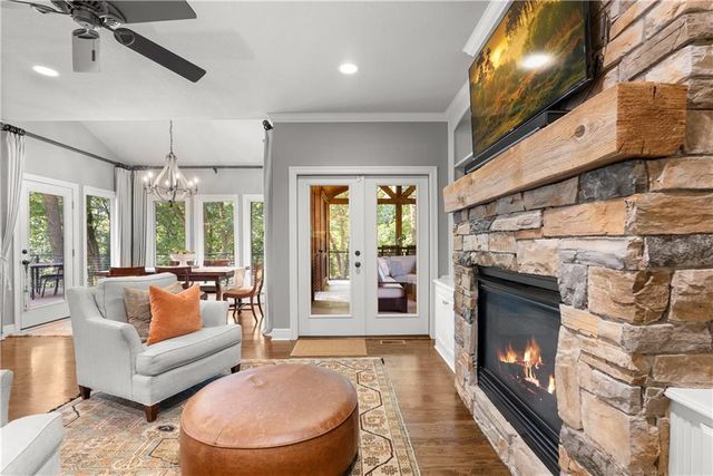 301 NW Rockhill Circle, Lee's Summit, MO 64081
