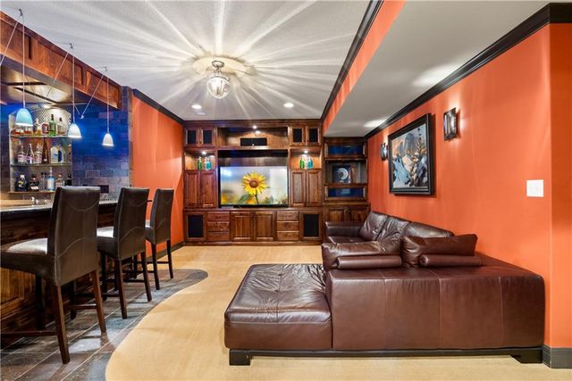 301 NW Rockhill Circle, Lee's Summit, MO 64081