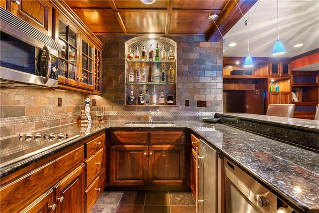 301 NW Rockhill Circle, Lee's Summit, MO 64081