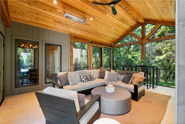 301 NW Rockhill Circle, Lee's Summit, MO 64081