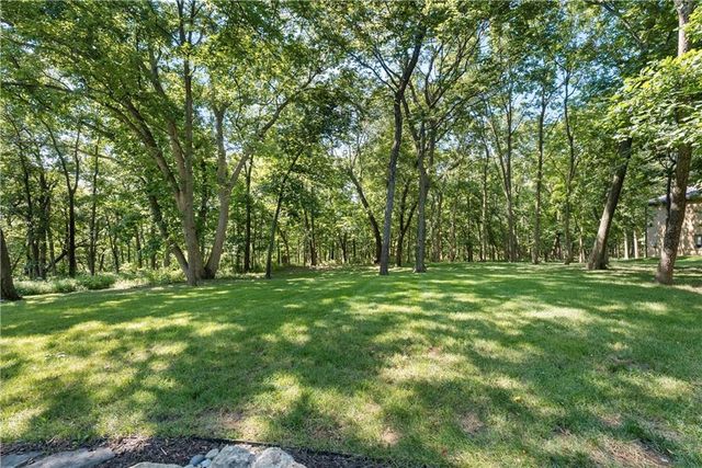 301 NW Rockhill Circle, Lee's Summit, MO 64081